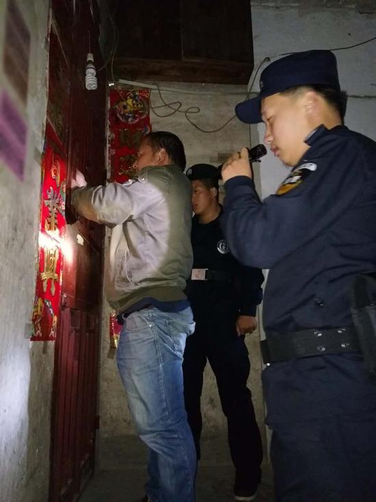 喀什地区粗心妈妈误将幼女锁家中 